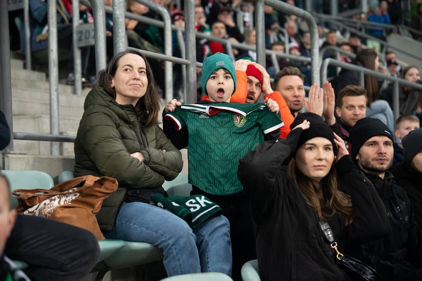 Kibice na meczu Śląska z Widzewem (2 marca 2024) na Tarczyński Arenie